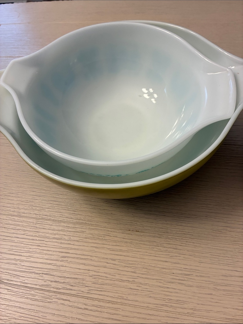 4-Piece Vintage Pyrex Cinderella bowls/Green and one Med Amish Butterprint - Picture 7 of 13